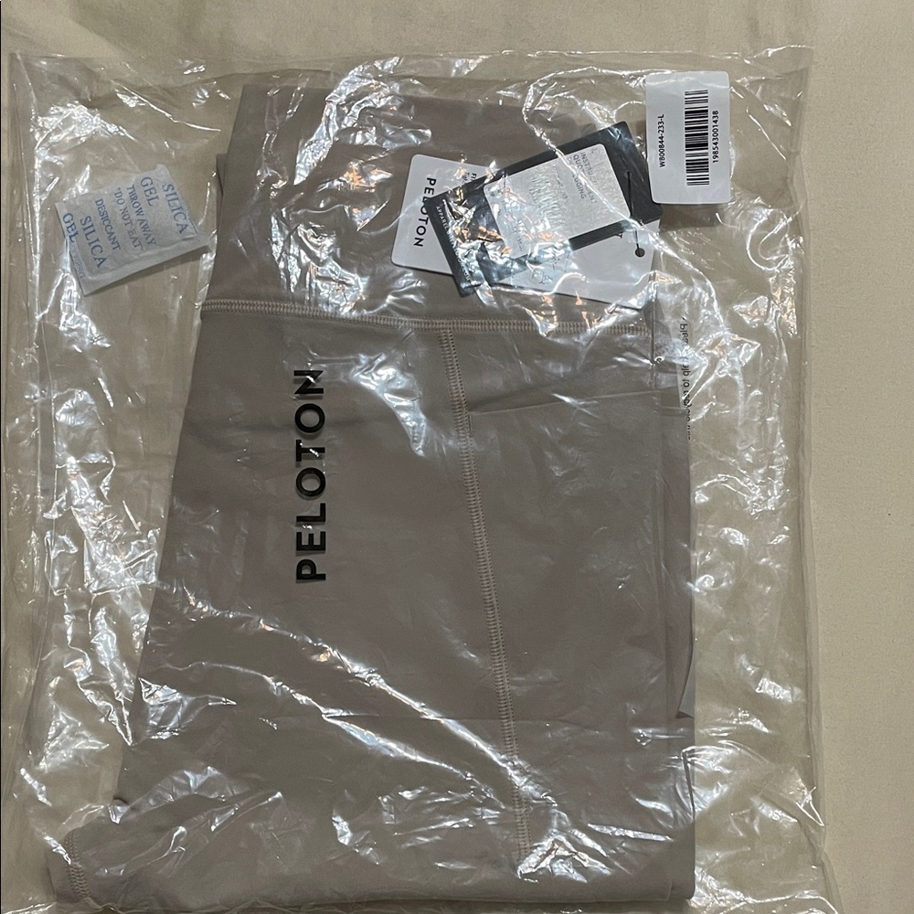 Peloton Cadent 25" Leggings in Beige new in original bag